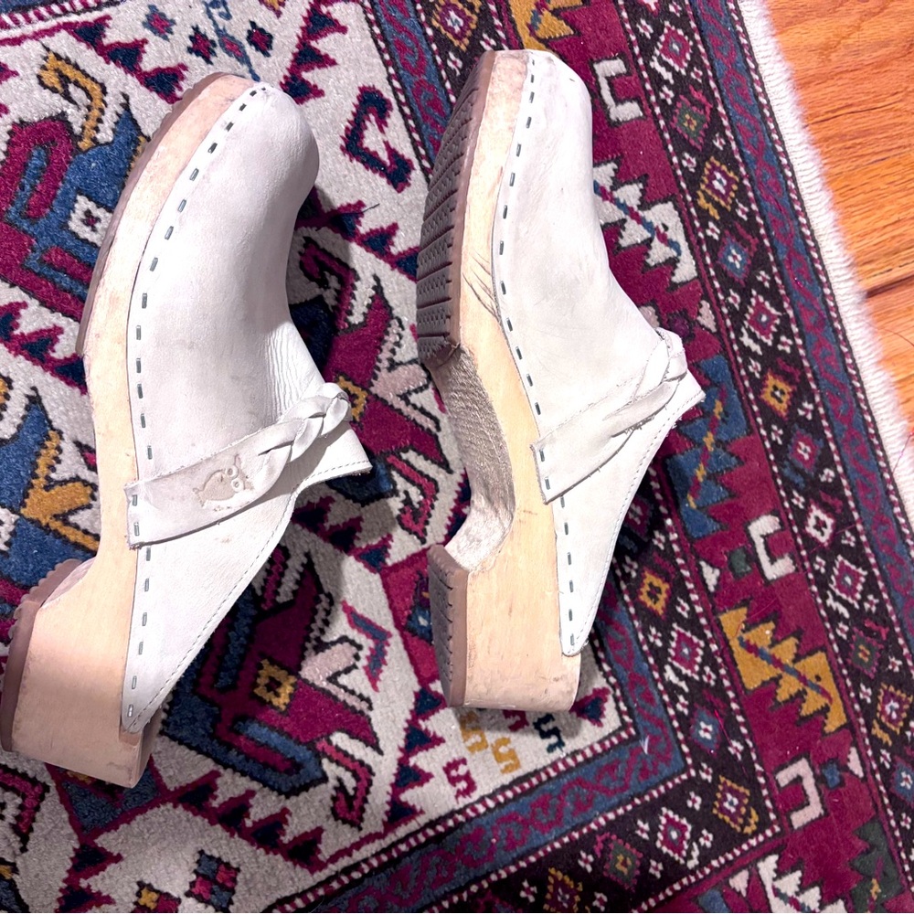 Sandgrens Cream Clogs - Picture 7 of 7